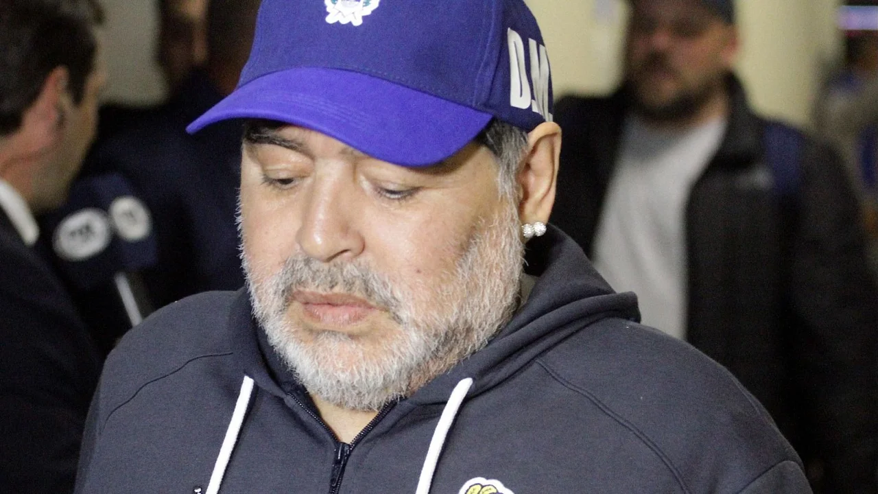 La verdad detrás de sus ausencias: el problema de salud de Diego Maradona por el que no asiste a los entrenamientos de Gimnasia