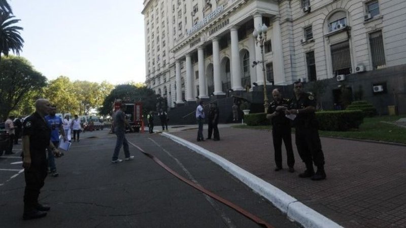 Encontraron explosivos en la oficina de una funcionaria de Defensa