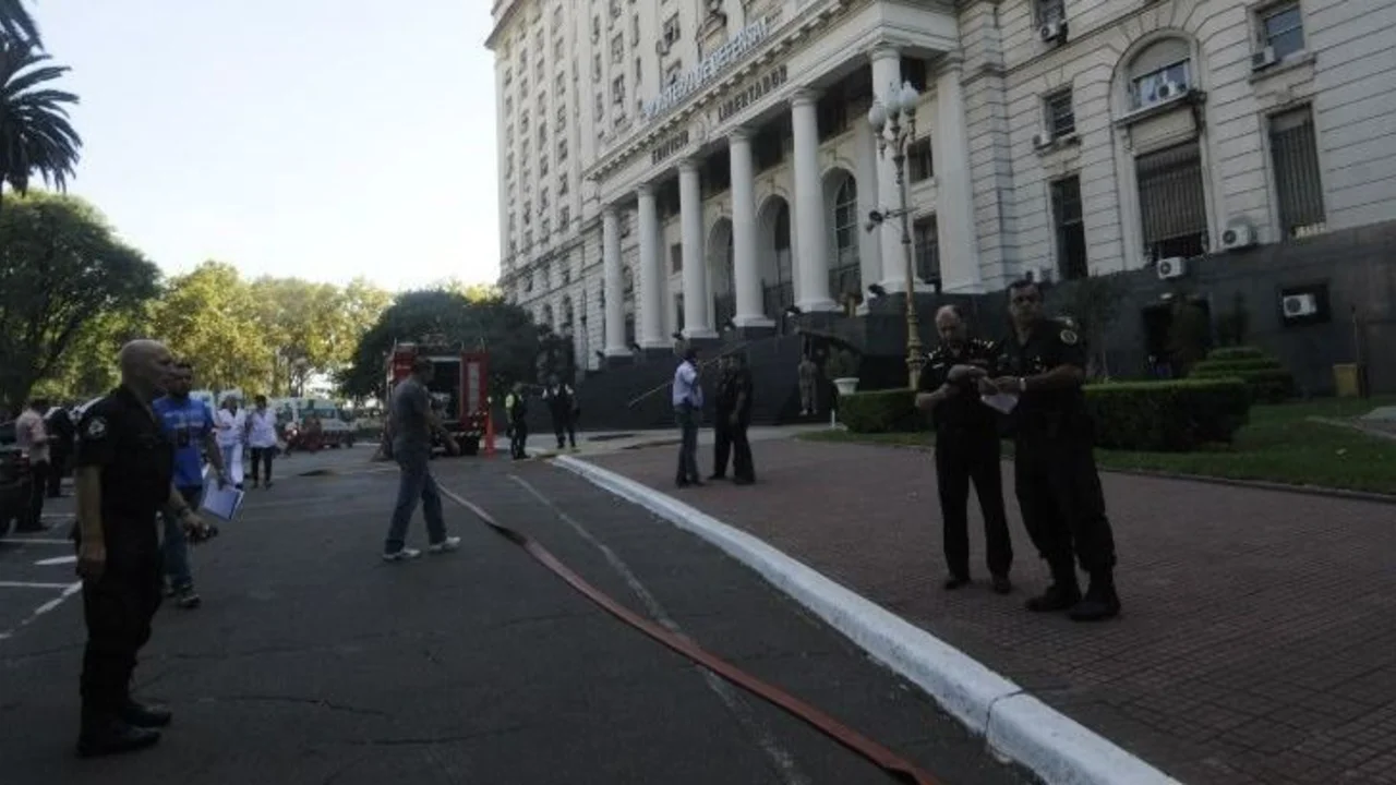Encontraron explosivos en la oficina de una funcionaria de Defensa