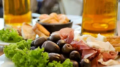 Insólito: pidieron una picada y tres bebidas, les cobraron $ 3500 y se enojaron Insólito: pidieron una picada y tres bebidas, les cobraron $ 3500 y se enojaron