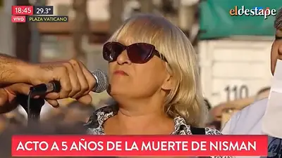Pésimo momento: abuchearon a la oradora del acto por Alberto Nisman cuando pidió por los periodistas Pésimo momento: abuchearon a la oradora del acto por Alberto Nisman cuando pidió por los periodistas