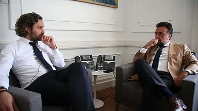 Santiago Cafiero con Roberto Navarro: confirmó que habrá aumentos de suma fija para jubilados Santiago Cafiero con Roberto Navarro: confirmó que habrá aumentos de suma fija para jubilados