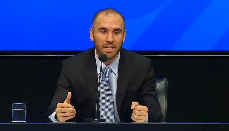 Exclusivo: el Gobierno confía en que el FMI acepte cuatro años de gracia para pagar la deuda