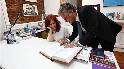 Es oficial: Cristina Kirchner es la Presidenta de Argentina Es oficial: Cristina Kirchner es la Presidenta de Argentina