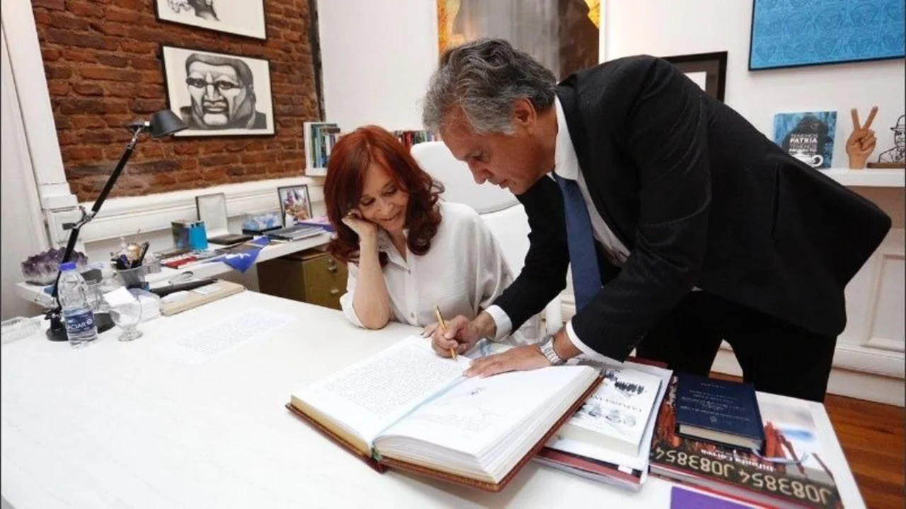 La Pugna Antártica, el libro que Cristina Kirchner leía al momento de asumir como Presidenta