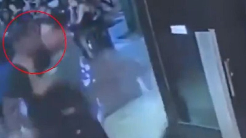 Le pegó a un mozo en Pinamar y lo amenazó: "Me vas a atender cuando yo te digo"