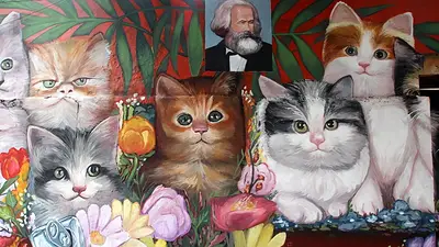 Los nueve gatitos de Marx: la historia del mural porteño que une a felinos con el pensador comunista Los nueve gatitos de Marx: la historia del mural porteño que une a felinos con el pensador comunista