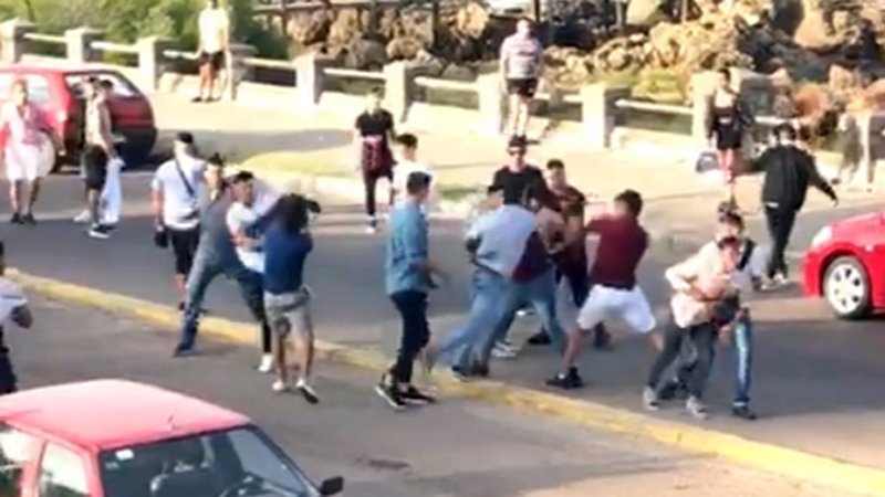 Batalla campal a las piñas entre argentinos y uruguayos en Piriápolis