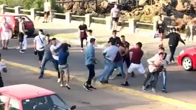 Batalla campal a las piñas entre argentinos y uruguayos en Piriápolis Batalla campal a las piñas entre argentinos y uruguayos en Piriápolis
