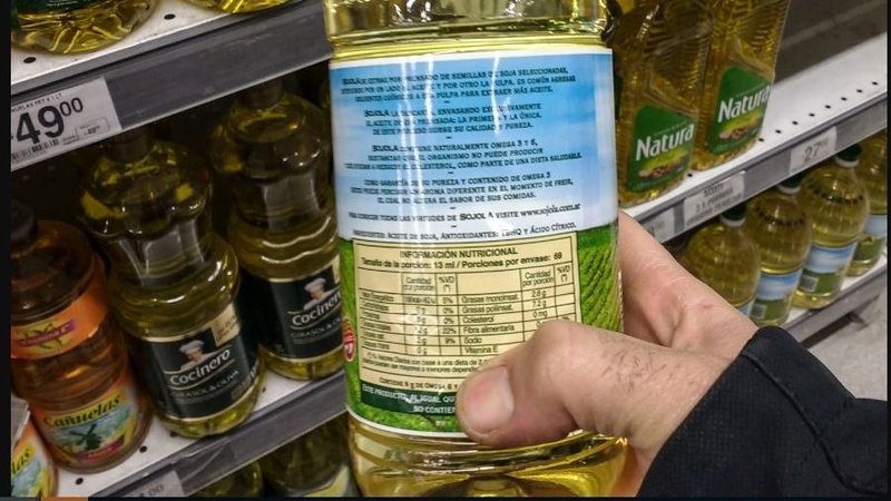 Anmat prohíbe un conocido aceite de la fábrica Vicentin y una marca de yerba mate