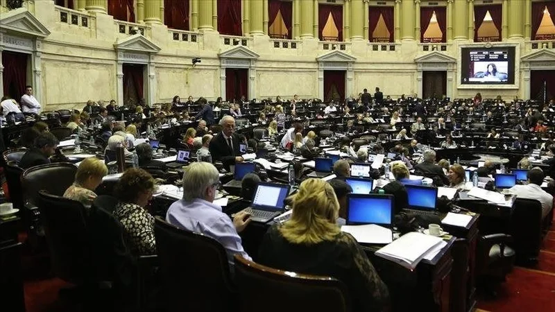 Facundo Suárez Lastra quiso atacar a Martín Guzmán pero quedó en ridículo porque no supo el nombre