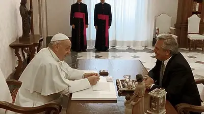 El pedido del papa Francisco a Alberto Fernández y el comentario que le hizo para cederle el paso El pedido del papa Francisco a Alberto Fernández y el comentario que le hizo para cederle el paso
