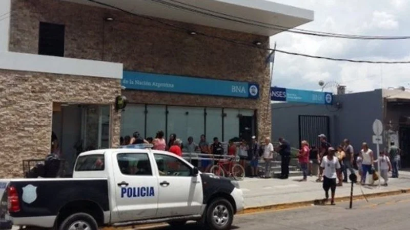 Asalto a un banco en Isidro Casanova: asesinaron a un cajero del Banco Nación 