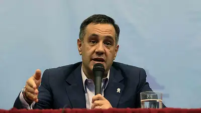 Alejandro Finocchiaro se enojó por el informe que aseguró que Cambiemos dejó netbooks obsoletas sin repartir Alejandro Finocchiaro se enojó por el informe que aseguró que Cambiemos dejó netbooks obsoletas sin repartir