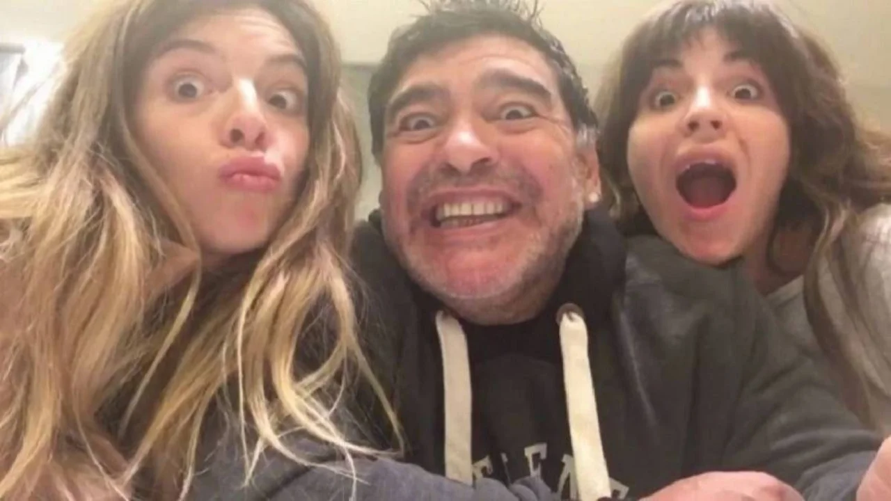 Año Nuevo: Dalma y Gianinna recordaron a Diego Maradona