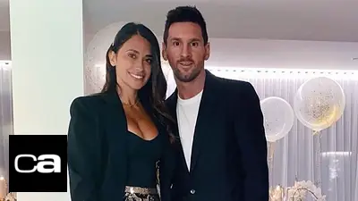 El beso apasionado de Lionel Messi y Antonela Roccuzzo para recibir el 2021 El beso apasionado de Lionel Messi y Antonela Roccuzzo para recibir el 2021
