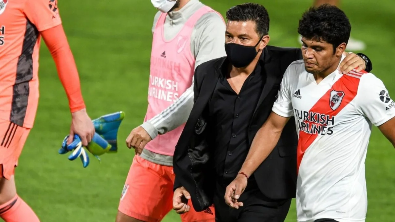 "Nunca en su vida tocaron una pelota": la defensa de Gallardo tras el pedido a Rojas