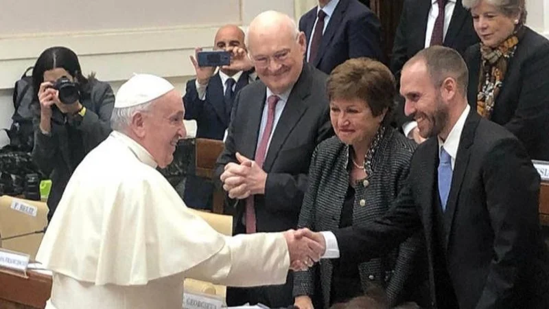 Guzmán, FMI y Papa.
