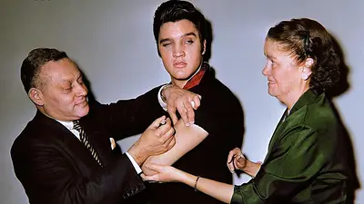 El día que Elvis Presley se vacunó para concientizar a la sociedad y salvar miles de niños El día que Elvis Presley se vacunó para concientizar a la sociedad y salvar miles de niños