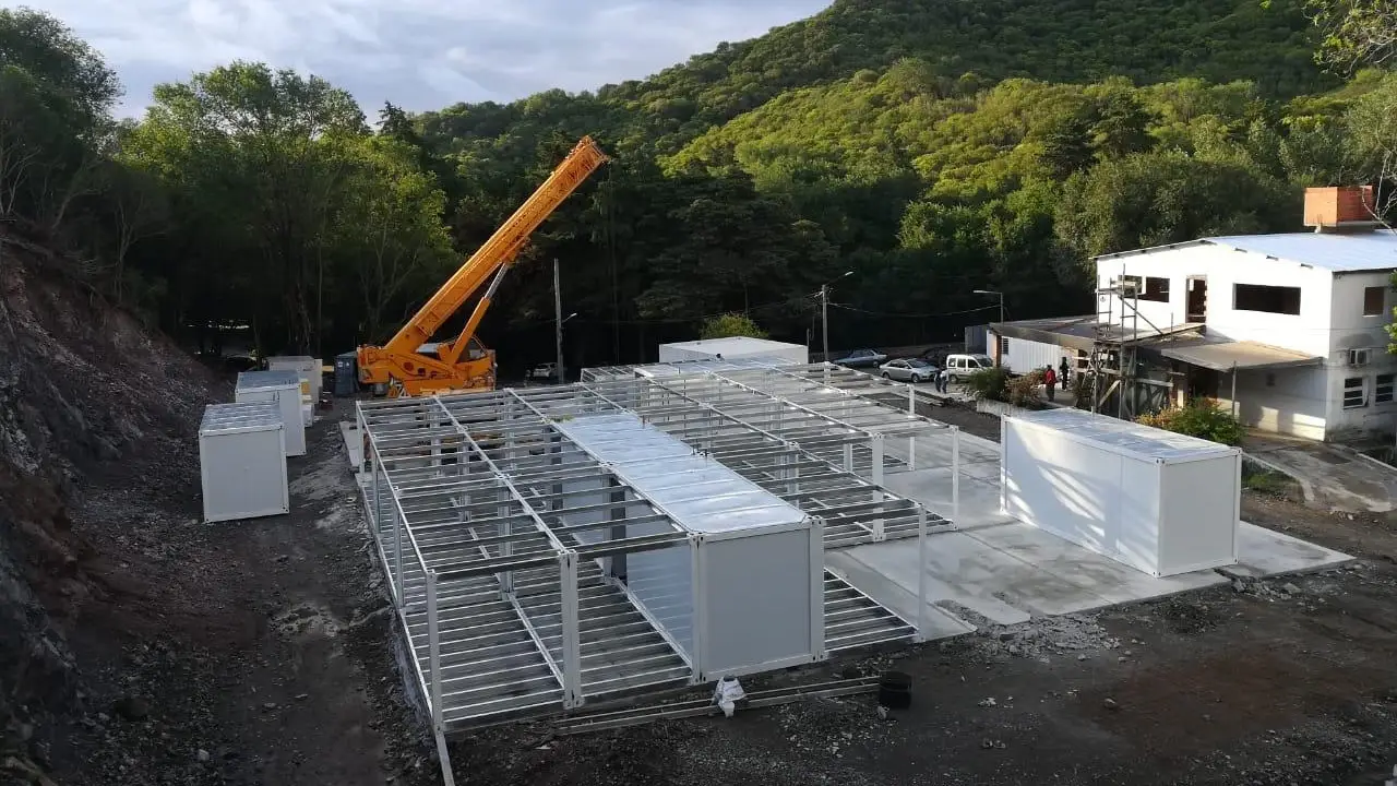 Avanza la construcción de unidades sanitarias en ciudades turísticas del país