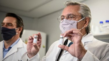 El Gobierno compró 20 millones de carnets para certificar quien se vacunó