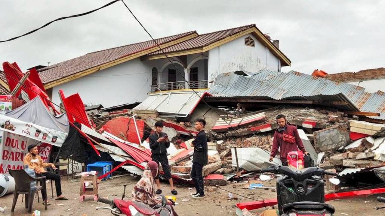 Un potente terremoto en Indonesia deja 34 muertos y cientos de heridos