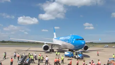 Llegó el vuelo de Aerolíneas Argentinas con 300 mil dosis de la vacuna Sputnik V Llegó el vuelo de Aerolíneas Argentinas con 300 mil dosis de la vacuna Sputnik V