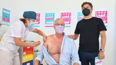 Coronavirus: Gollan fue el primer argentino mayor de 60 en vacunarse