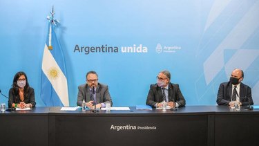 Para bajar precios, suben controles a exportación de carne, granos y leche