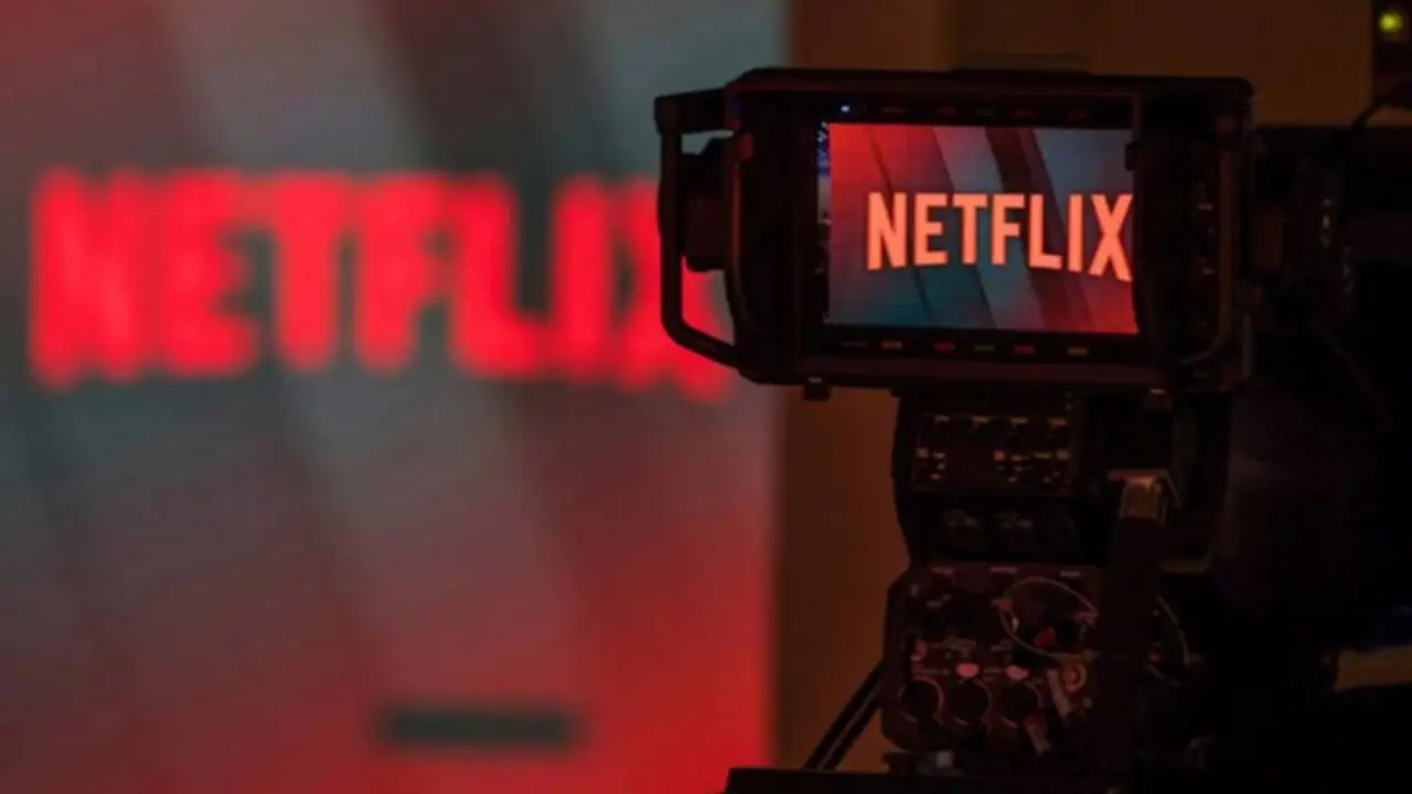 Empleados de Netflix protestaron por el especial de Chapelle y se enfrentaron con fans del humorista