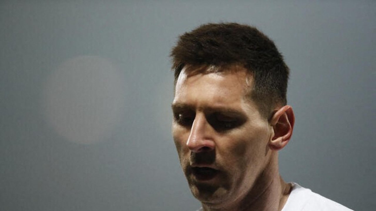 Messi y otros tres futbolistas del PSG dan positivo por COVID-19