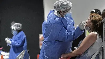 Argentina registró 97 muertes y más de 10 mil casos de COVID-19 en un día Argentina registró 97 muertes y más de 10 mil casos de COVID-19 en un día