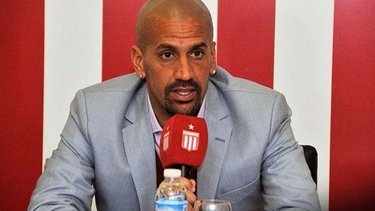 Verón estalló de bronca contra los hinchas de Estudiantes