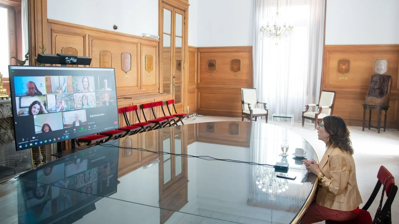 Tras la firma del Consenso Fiscal, el Gobierno y la UIA acordaron conformar una mesa de trabajo 