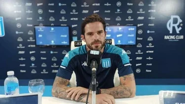 Festeja Gago: Racing a un paso de cerrar la llegada de una figura de Boca