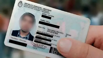 Autorizaron a un hombre a cambiar su apellido por el materno, tras denunciar malos tratos de su papá Autorizaron a un hombre a cambiar su apellido por el materno, tras denunciar malos tratos de su papá