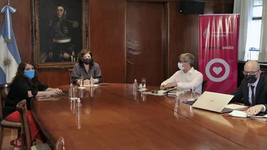 Levantan aislamiento para contactos estrechos asintomáticos vacunados con refuerzo
