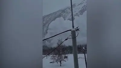 Impactante video: filman cara a cara una avalancha antes de ser tragados Impactante video: filman cara a cara una avalancha antes de ser tragados