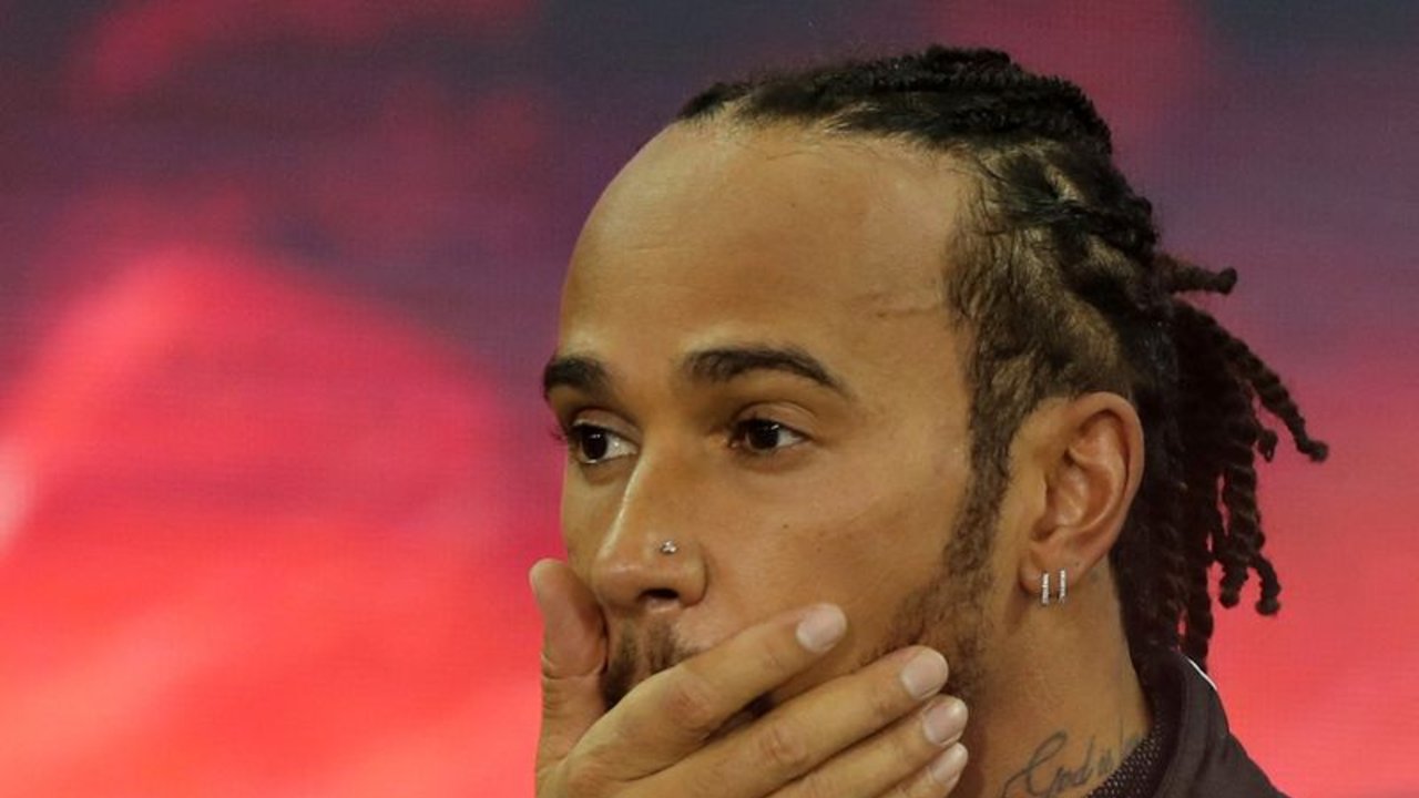 Hamilton cumple 37 mientras aficionados de la F1 esperan que ponga fin a su silencio