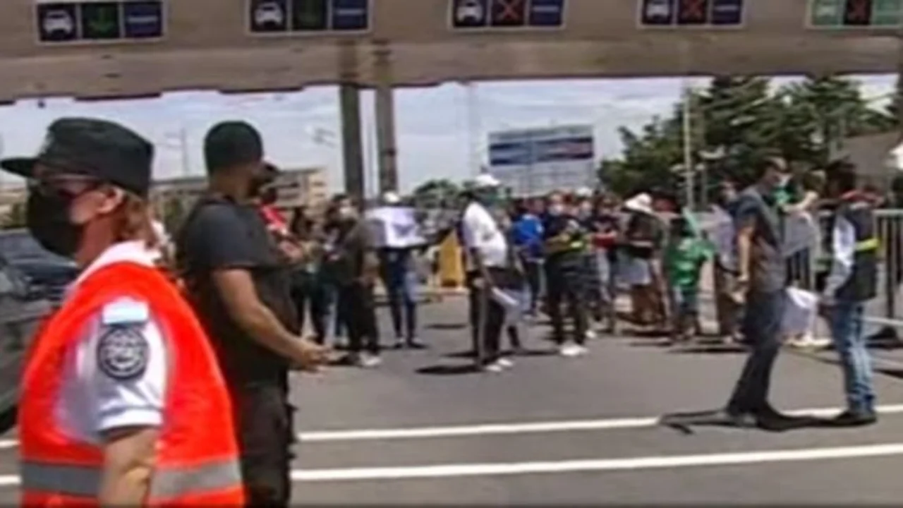 Corte en el acceso a Ezeiza: protestan en la autopista Richieri