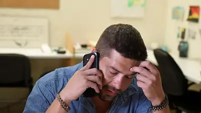 Trabajador, celular, mensajes, trabajo Trabajador, celular, mensajes, trabajo