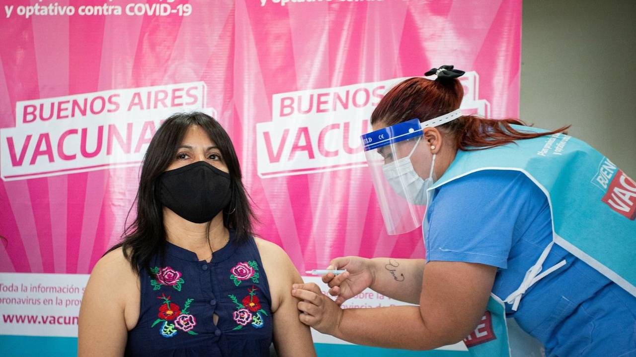 Habrá cuarta dosis libre en PBA para las personas que viajen al exterior y tengan Sputnik