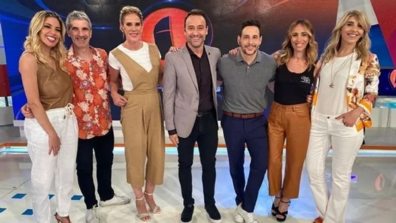 Intrusos, América TV, Adrián Pallares, Rodrigo Lussich, televisión, Flor de la V, Marcela Baños