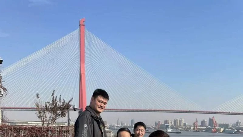 Yao Ming dice que "charló alegremente" con tenista Peng Shuai en un evento el mes pasado