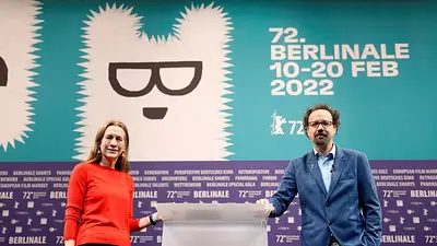 Menos política y más amor: el festival de cine de Berlín vuelve a las proyecciones presenciales Menos política y más amor: el festival de cine de Berlín vuelve a las proyecciones presenciales