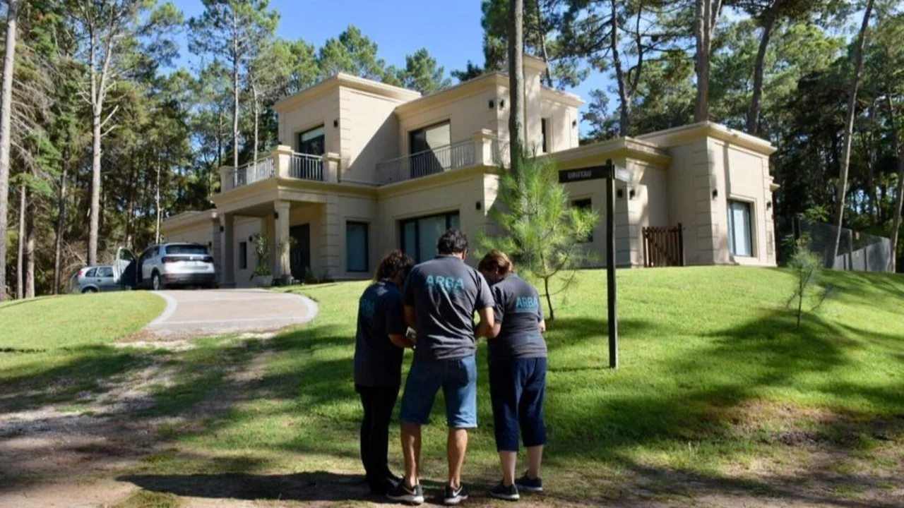 ARBA detectó en Pinamar y Cariló más de 100 casas y edificios de lujo que figuraban como baldíos