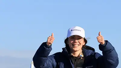 Una adolescente se convierte en la mujer más joven en dar la vuelta al mundo volando en solitario Una adolescente se convierte en la mujer más joven en dar la vuelta al mundo volando en solitario