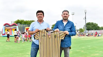 Fernando Espinoza: “El deporte es una escuela de vida y el Club Almirante Brown, un sentimiento infinito” Fernando Espinoza: “El deporte es una escuela de vida y el Club Almirante Brown, un sentimiento infinito”
