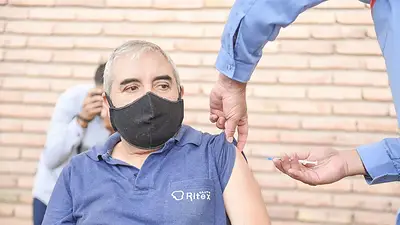 La Rioja es la primera provincia en aplicar el operativo de vacunación contra el COVID en las fábricas La Rioja es la primera provincia en aplicar el operativo de vacunación contra el COVID en las fábricas