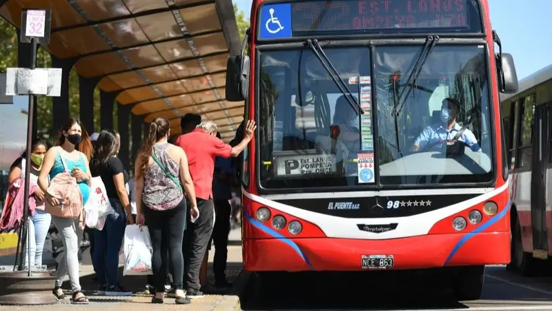 Hay paro de colectivos en el Conurbano por falta de pago de subsidios